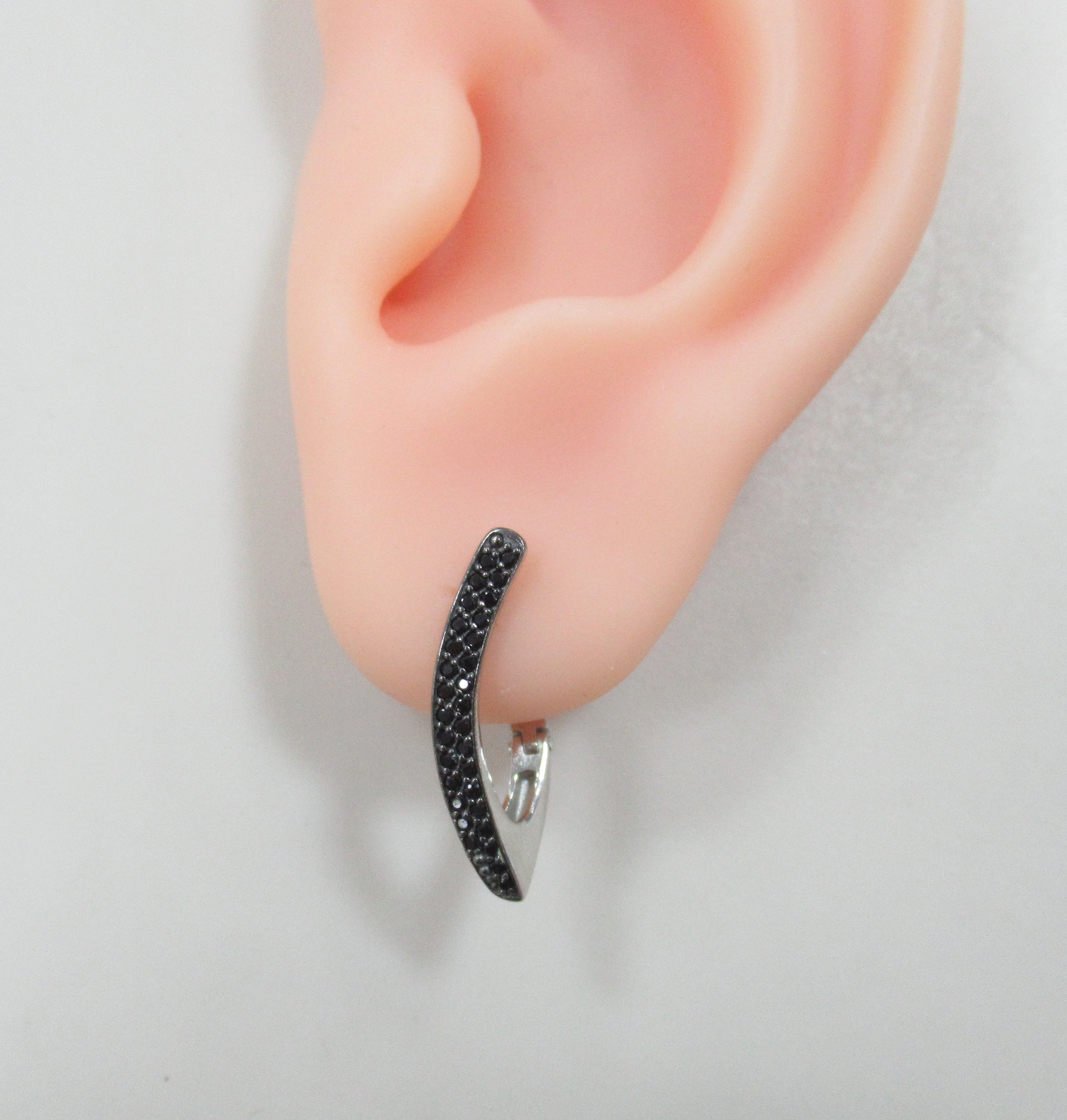 Серебряные серьги со шпинелью